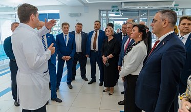 Депутаты посетили обновленный корпус областной больницы